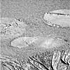 (c) NASA/JPL/Cornell; Airbagspuren von Opportunity, 25.01.2004